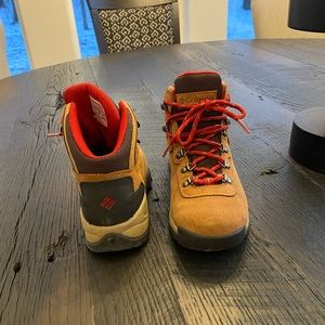 Columbia: womens suede waterproof hiking boots